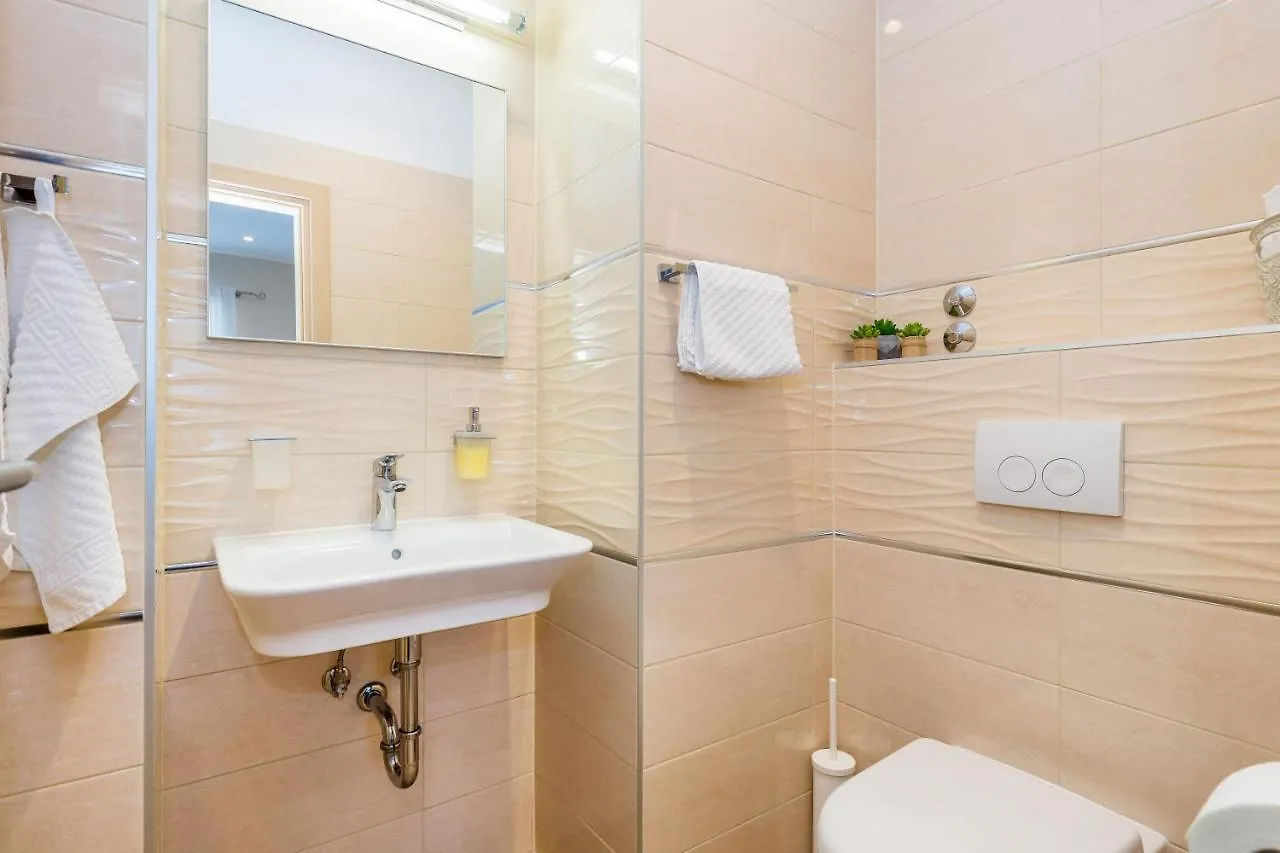 Apartments & Rooms Milcetic D مالينسكا 0*,